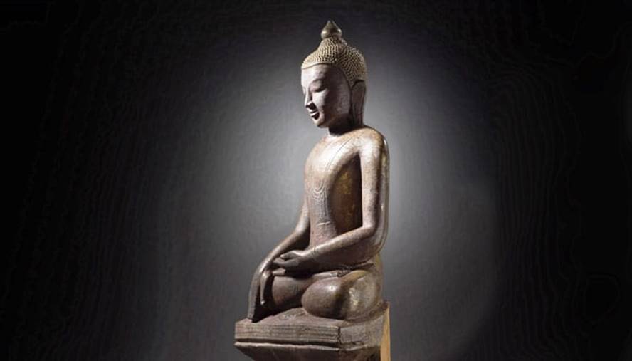 Buddha shakyamuni sculpture in wood and lacquer.